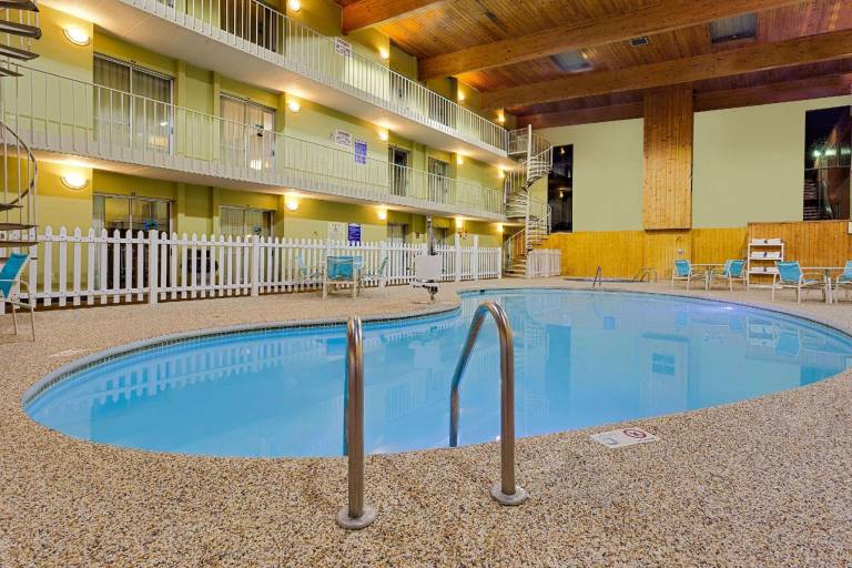 Ramada by Wyndham Marquette — photo 3
