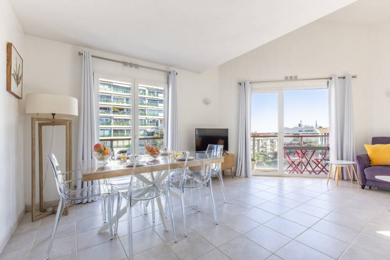 Holiday apartment with 2 rooms for 6 persons in Cannes