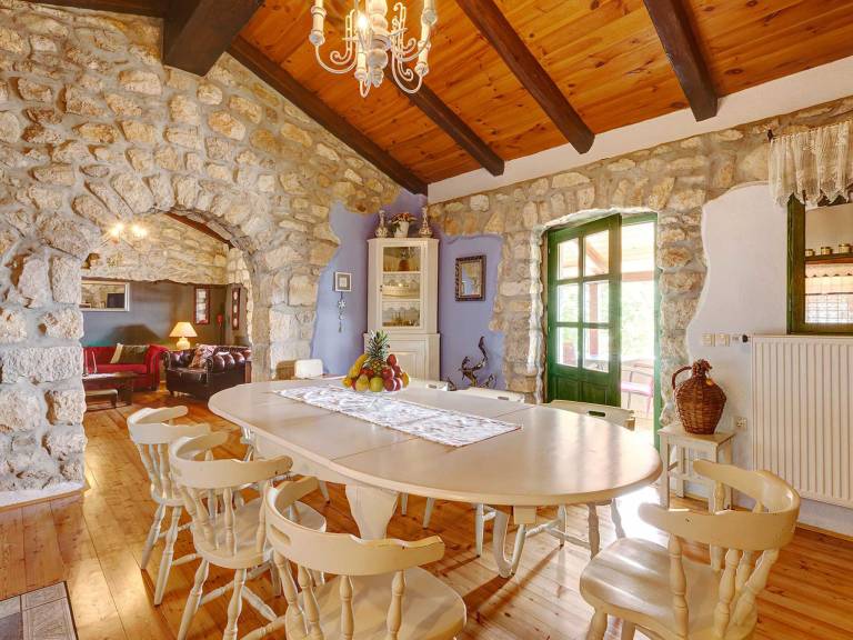Fully equipped house with terrace, private pool & garden | Pets allowed — photo 5