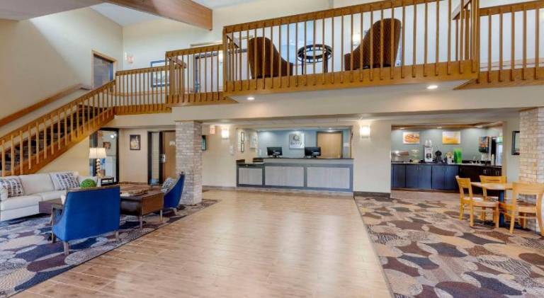 Quality Inn Oshkosh Aviation Park — photo 3