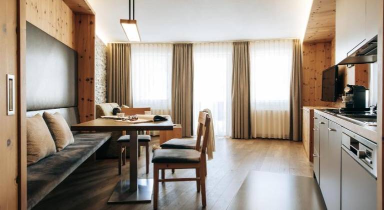 Family-oriented wonderful serviced apartment with garden, pool & jacuzzi | Pets are welcome — photo 5