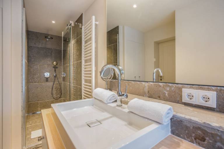 Moderne Ferienwohnung im idyllischen Alt-Westerland mit Natursteinbad. — photo 3