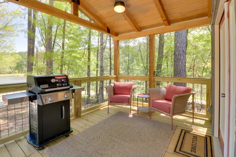Fish & Hike: Cabin Hideaway w/ Deck in Alabama in Al