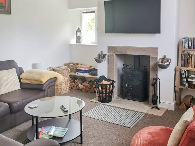 Family-oriented cottage with yard | River view | Dogs allowed — photo 3