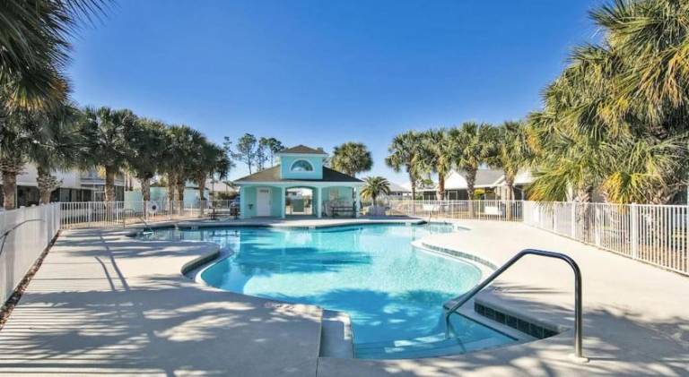 Walk 2 2Pools & Beach Front Back Covered Area Kids Rm — photo 4