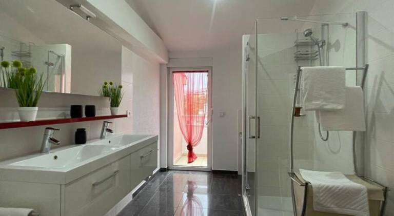 Rental apartment with terrace & grill — photo 2