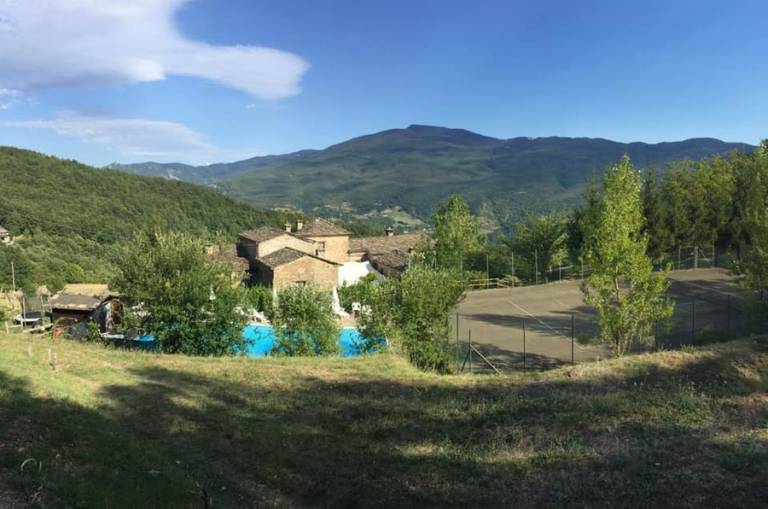 Casa a Borgo Val Di Taro con barbecue, piscina e idromassaggio