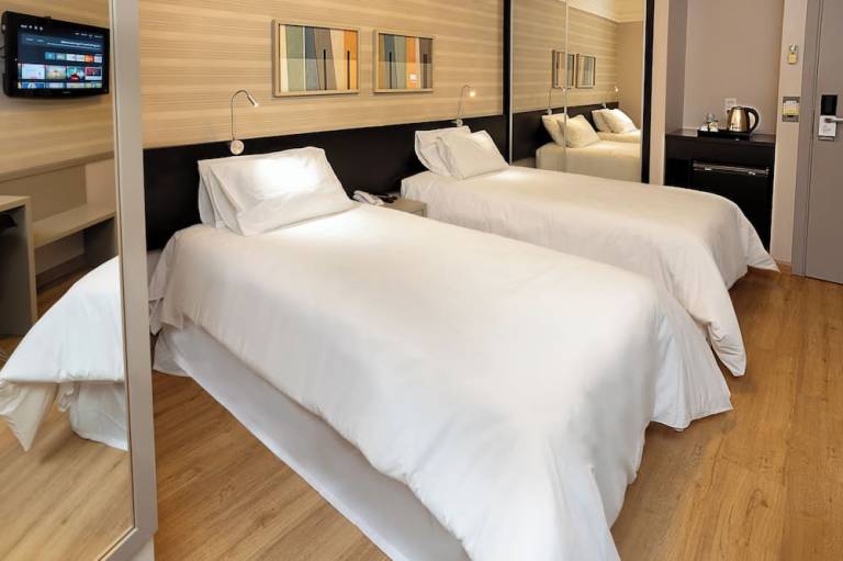 Momax Hotel