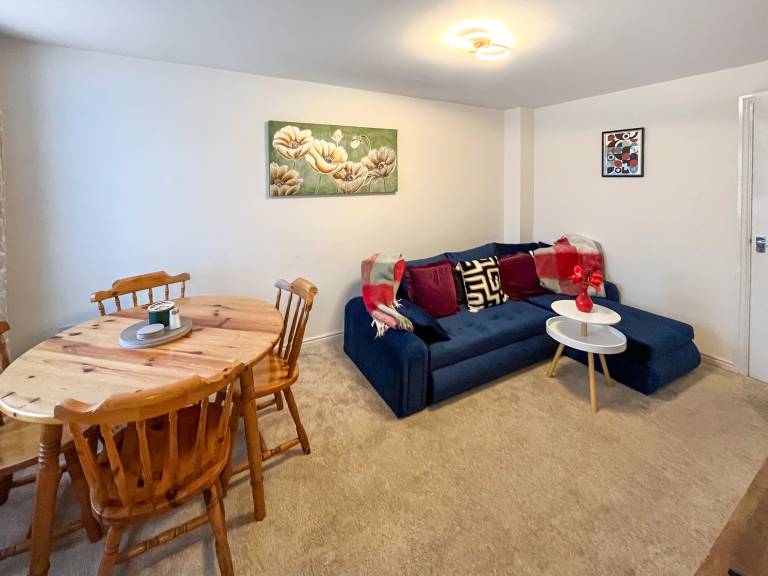 Family-oriented wonderful cottage with yard | River view | Pets are welcome — photo 4