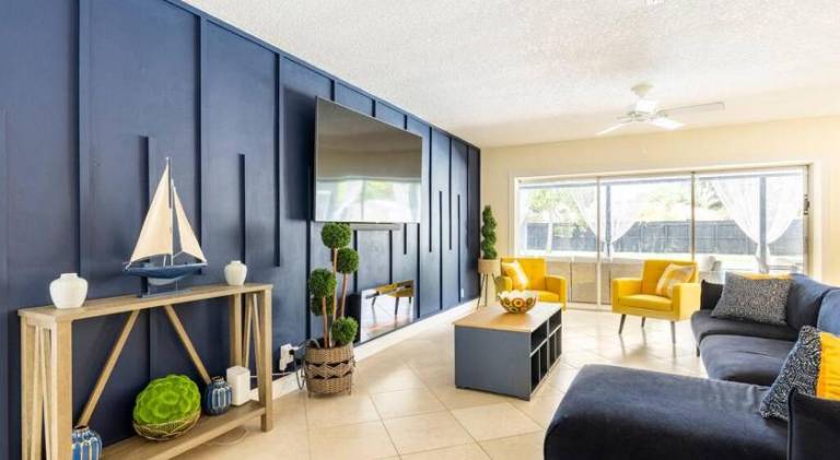 Spacious 4 Bedroom 3 Bathroom House with Heated Pool and Outdoor Shower close to FFL Airport and Cru — photo 5