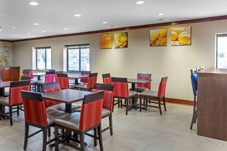 Comfort Inn Hoffman Estates - Schaumburg — photo 3