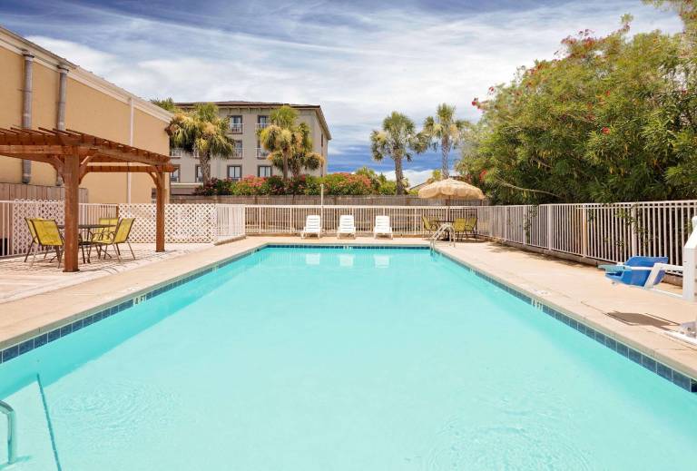 Days Inn by Wyndham Fort Walton Beach — photo 4