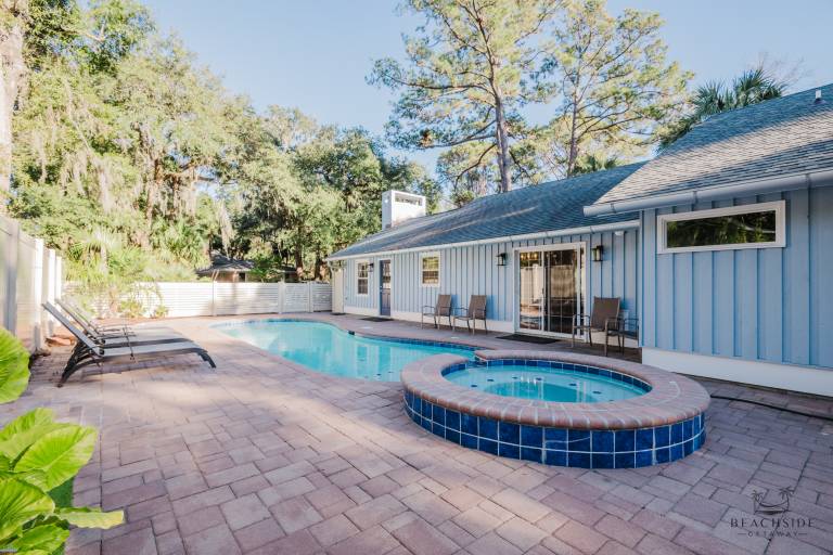 House with barbeque, private pool & hot tub — photo 3