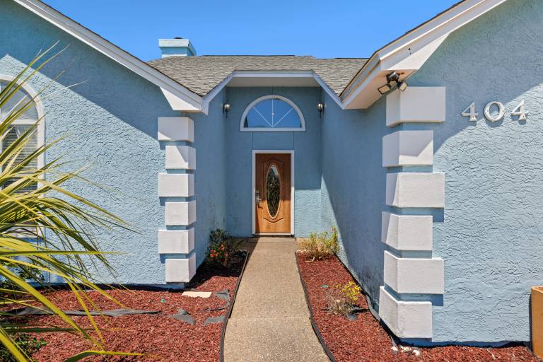 Vacation home with private pool & barbecue — photo 3