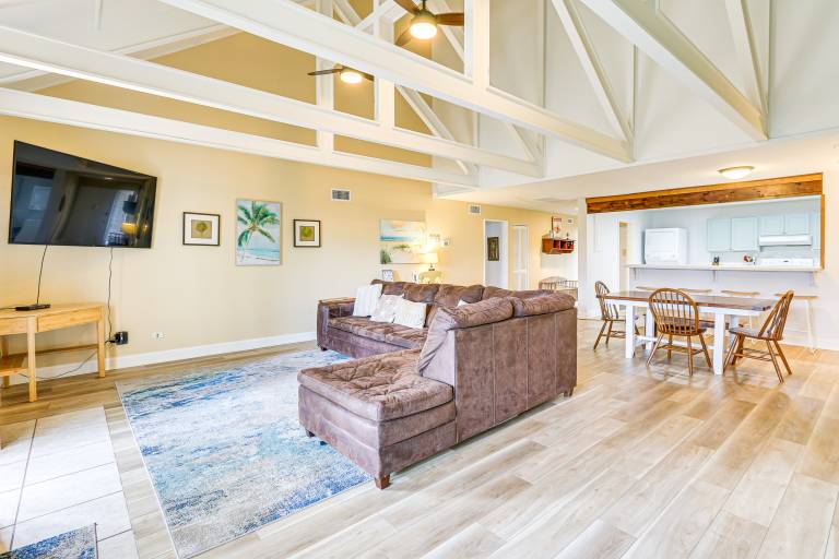 Pool Access + Pet Friendly: Condo in Hilton Head — photo 2