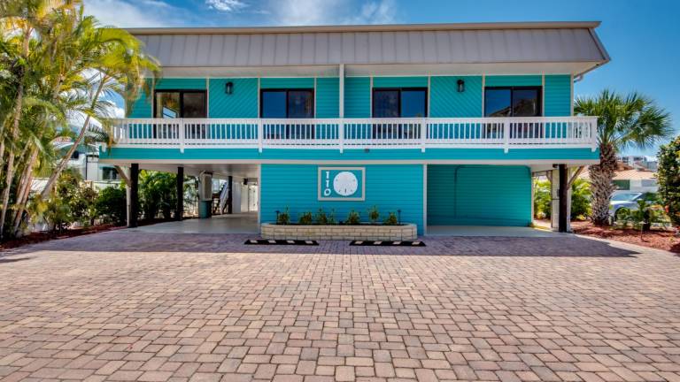 Sand Dollar Complex - Entire Canalfront Pet-Friendly Beach/Pool Complex — photo 3