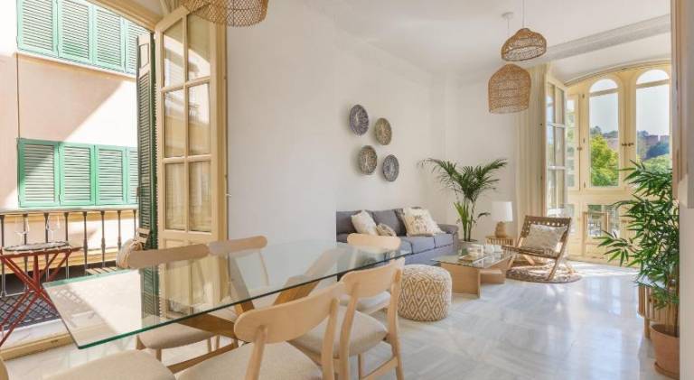 Fully equipped rental apartment with hot tub & terrace | Close to Alcazaba of Málaga | Pets are welcome — photo 4