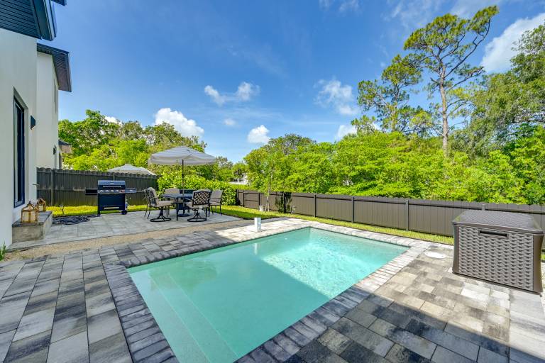3 Mi to Naples Beach Luxurious Home w Pool