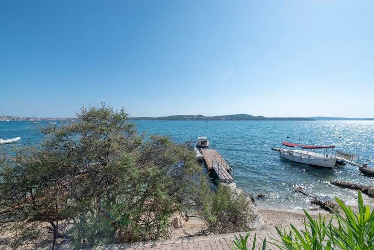 Luxury Beachfront Villa Malia Trogir with Pool — photo 2