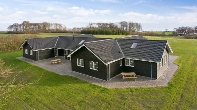 Vacation home with sauna, grill & private pool in Nyborg