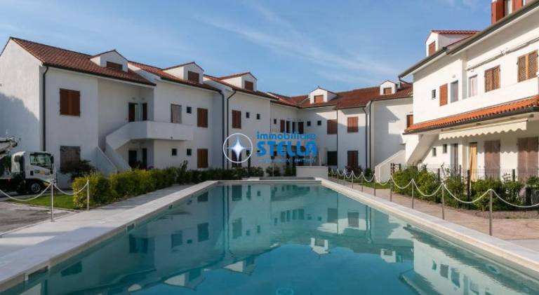 Apartment with pool & patio in Jesolo