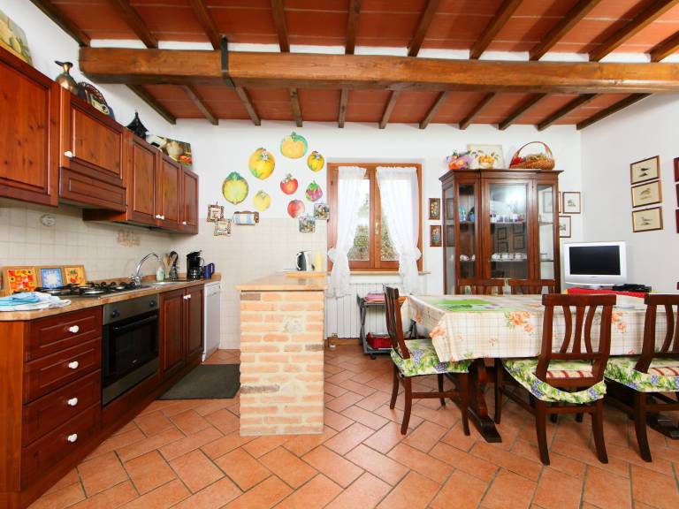 Rental apartment with patio, pool & barbeque — photo 2