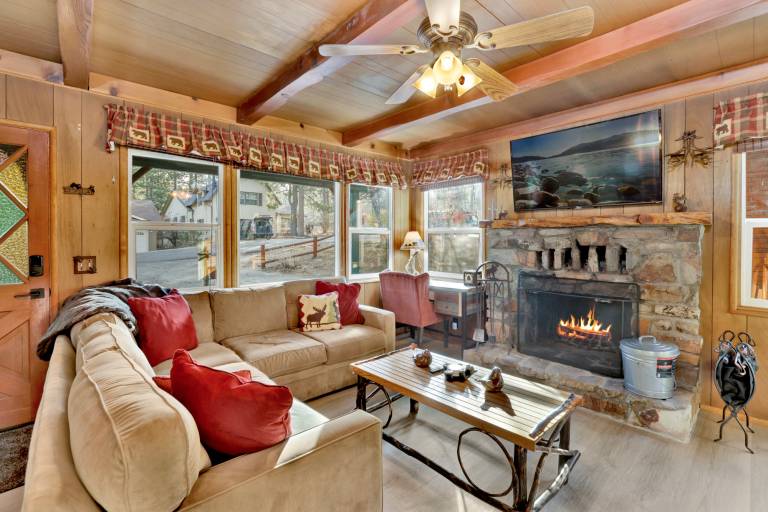 Kozy Cabin at Big Bear- Log Cabin Retreat Cottage — photo 2