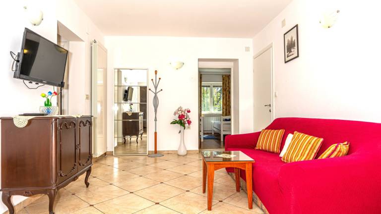 Big villa with BBQ, yard & patio | Beach nearby | Pets allowed — photo 4
