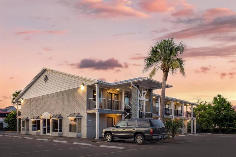 Best Western Space Shuttle Inn — photo 2