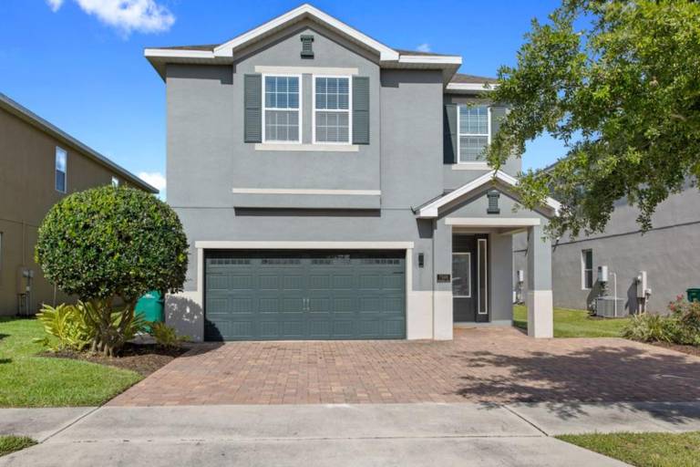 Vacation home with yard, barbecue & private pool in Osceola, FL