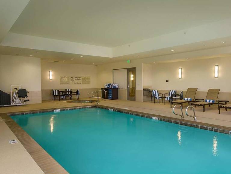 Hampton Inn & Suites Salem — photo 5