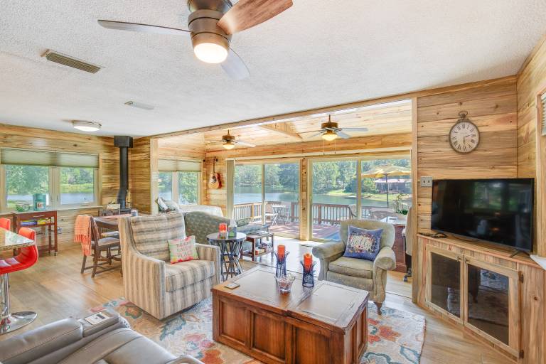 Kilgore Lakefront Home w/ Private Dock & Pier! — photo 4
