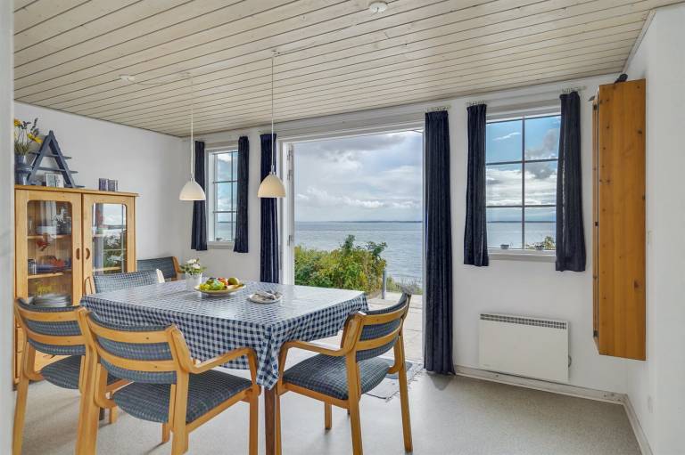 Vacation home with grill & patio | Sea view — photo 4