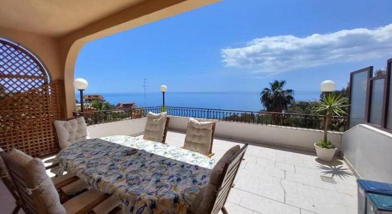 Rental apartment with 2 rooms for 6 persons in Letojanni