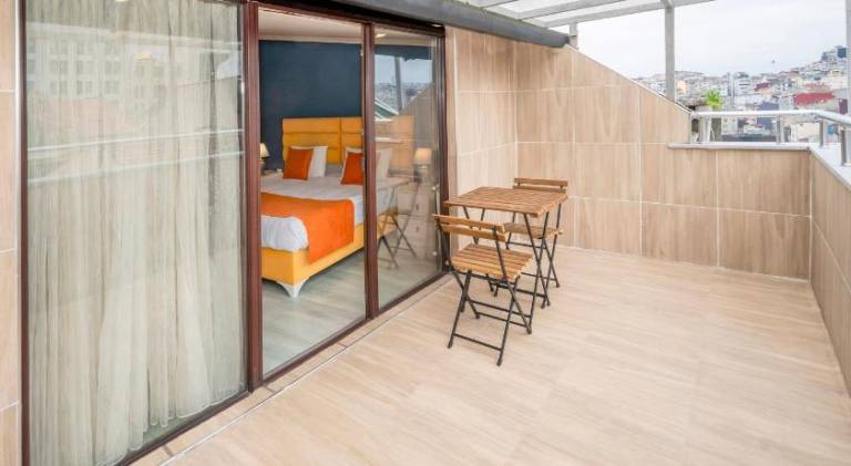 Beautiful apartment with patio | Near Taksim Square | Suitable for remote work | Pet-friendly — photo 4