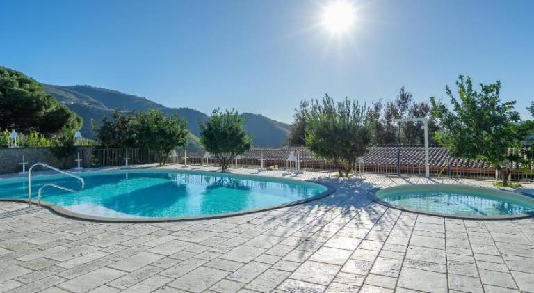 Beautiful farm with garden, patio & pool | Dogs allowed — photo 2