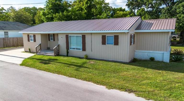 House | Pets are welcome in Gulfport, MS