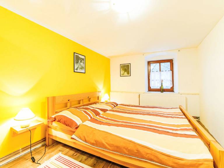Beautiful rental apartment with yard, pool & BBQ | Pets allowed — photo 4
