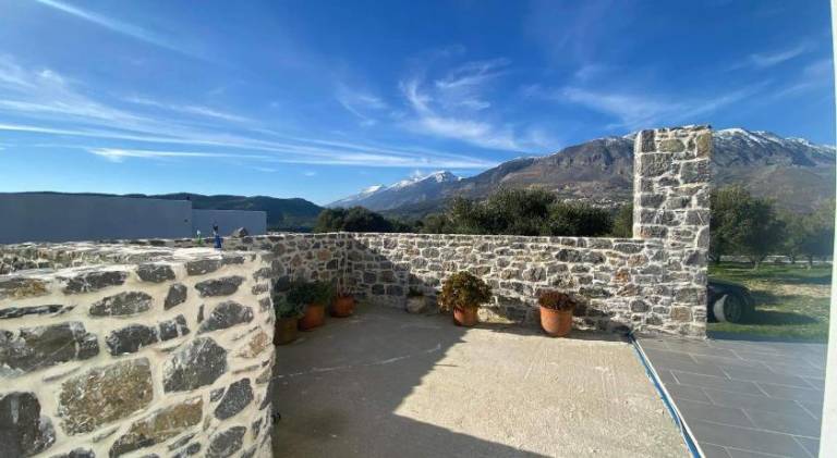 Villa with yard, patio & hot tub in Heraklion