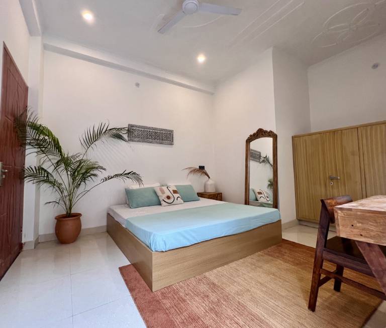 Prithvi Hotel - Aesthetic Rooms With Netflix in Rishikesh