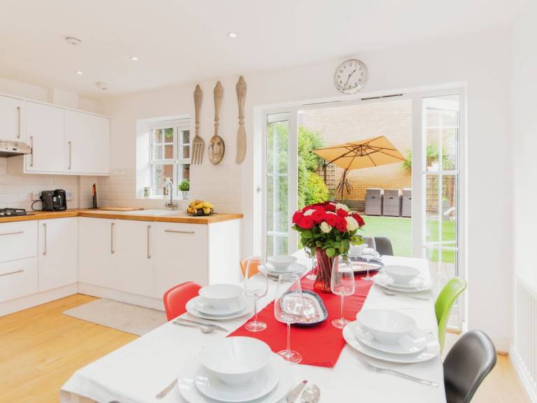 Stylish London Getaway for Families and Friends