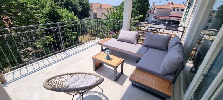 Vacation home with yard, patio & barbeque | Dogs allowed — photo 3