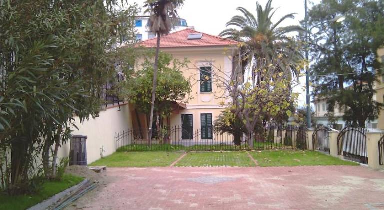 Holiday apartment with 2 rooms for 6 persons in Sanremo