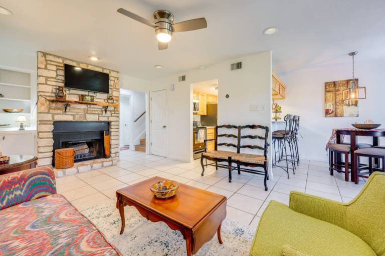 Hill Country Townhome: Close to Parks & Hiking — photo 4