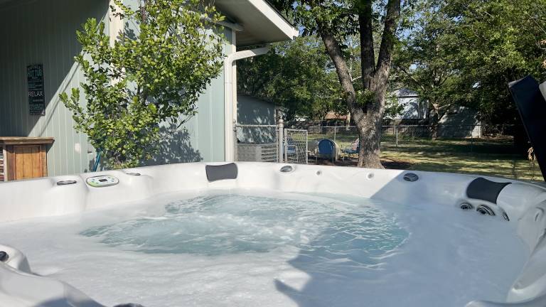 Bluebonnet Haus Hot Tub Pet-friendly — photo 5