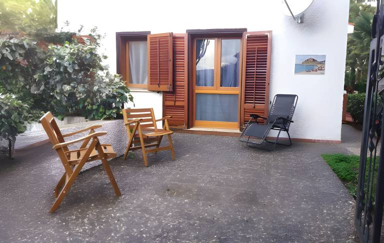 Chalet with yard, private pool & BBQ | Pets are welcome — photo 5
