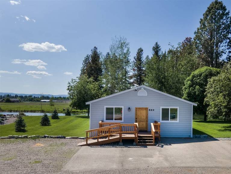 Family-friendly vacation home with sauna, yard & barbecue | Mountain view | Pets allowed — photo 2