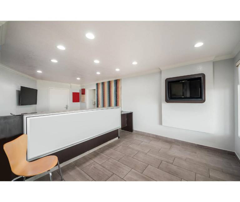 Studio 6 Laredo, TX - North I 35 — photo 4