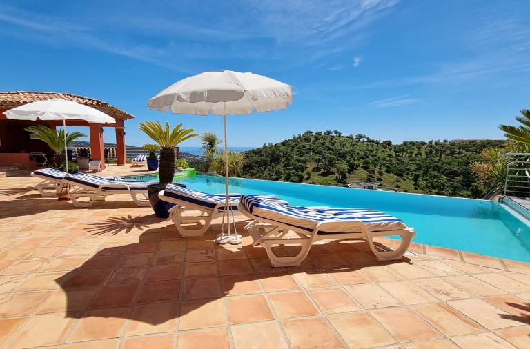 Villa with patio, private pool & grill | Pet-friendly — photo 4