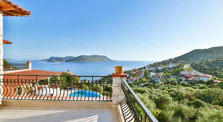 Fully equipped pleasant villa with terrace, private pool & yard | Pets allowed — photo 4